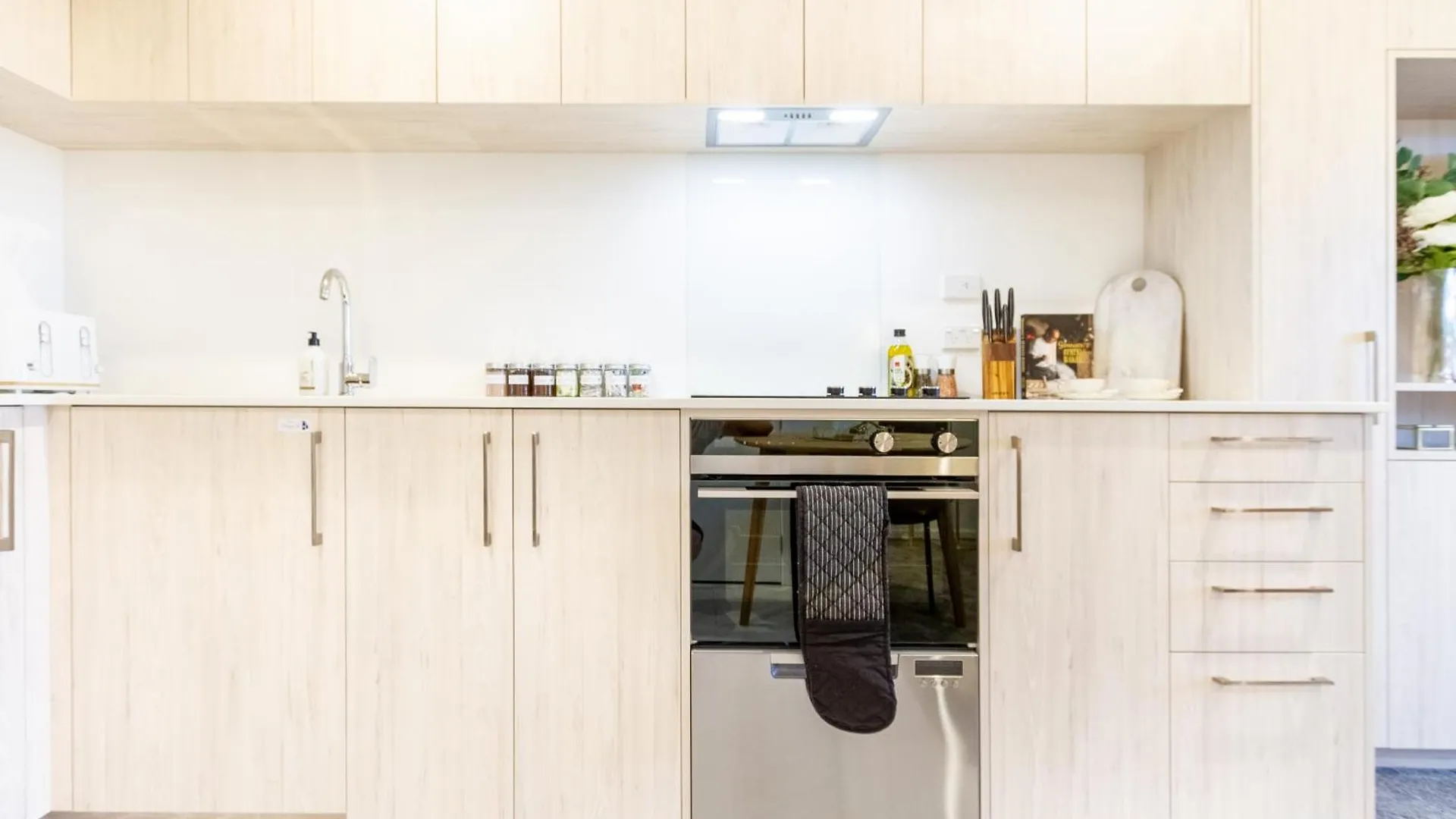 Urban Gem In The Cbd Studio Christchurch Apartment